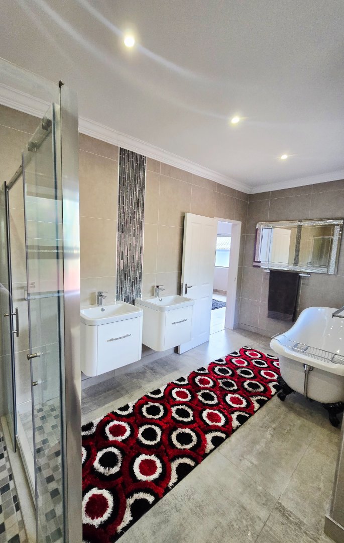 6 Bedroom Property for Sale in Wilkoppies North West